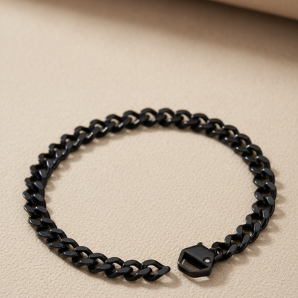 Fotografia editoriale bracciale catena nero luxury