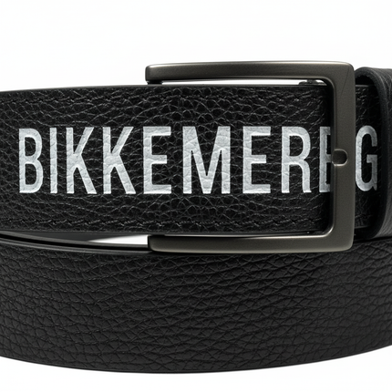 Dettaglio fibbia acciaio e texture pelle Bikkembergs