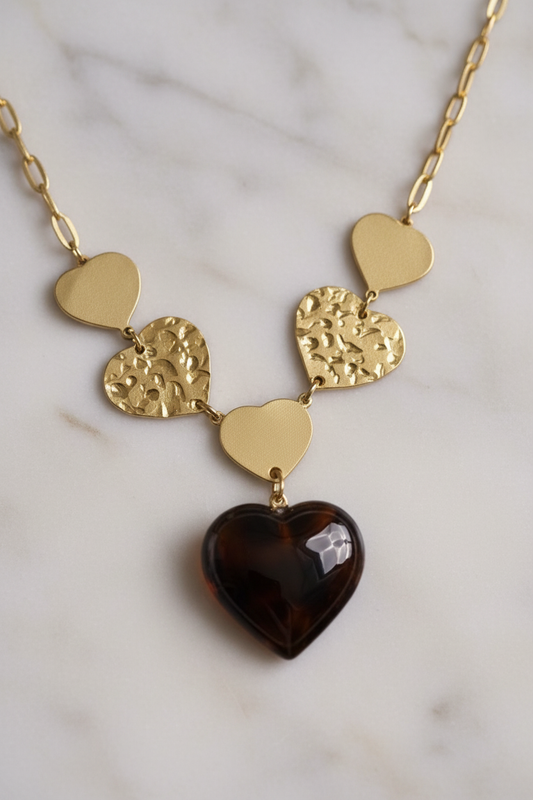 Dettaglio pendente cuore resina effetto tartaruga marmorizzato