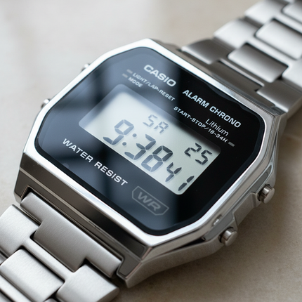 Dettaglio display digitale LCD Casio
