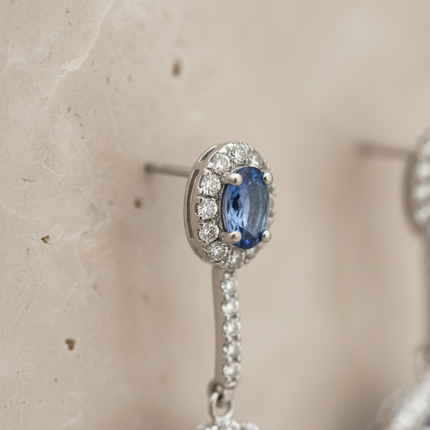 Dettaglio perno e montatura: finitura argento rodiato premium