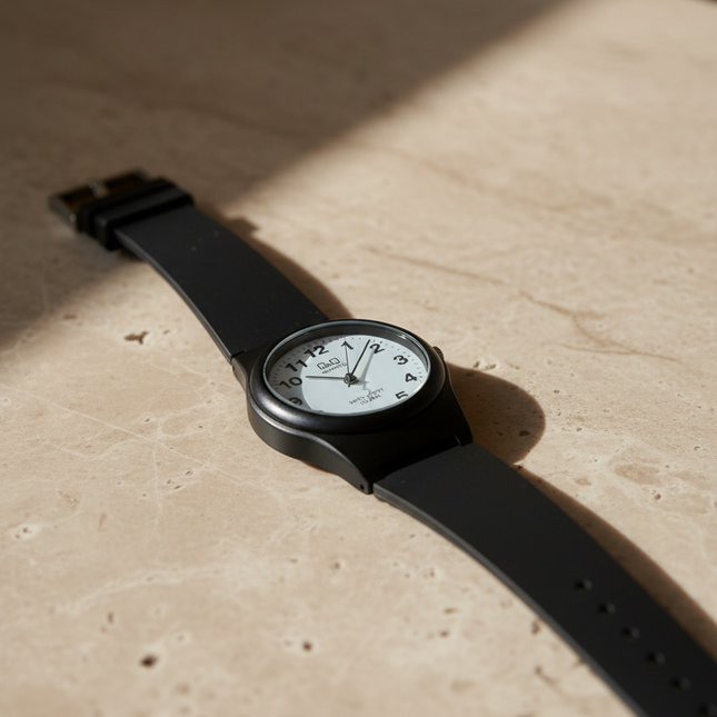 Orologio Q&Q su marmo stile casual classico senza tempo