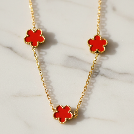 Dettaglio Catena Oro e Ciondoli Fiori Rossi Collana Donna