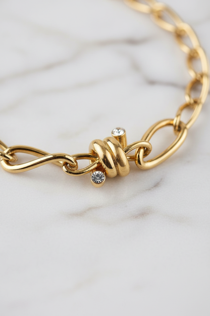 Dettaglio costruzione collana Guess acciaio