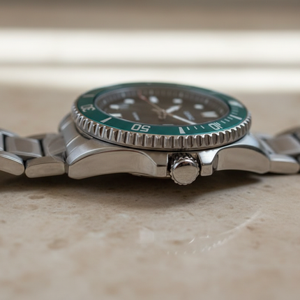 Profilo laterale con corona Casio