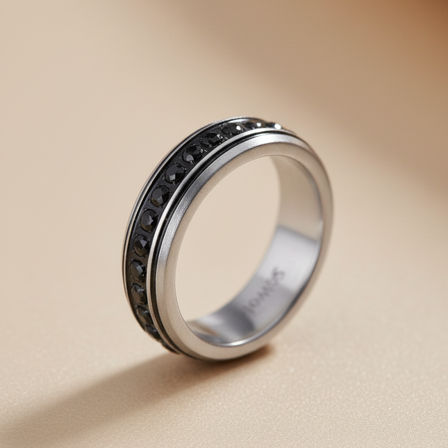 Fotografia editoriale anello fascia cristalli luxury