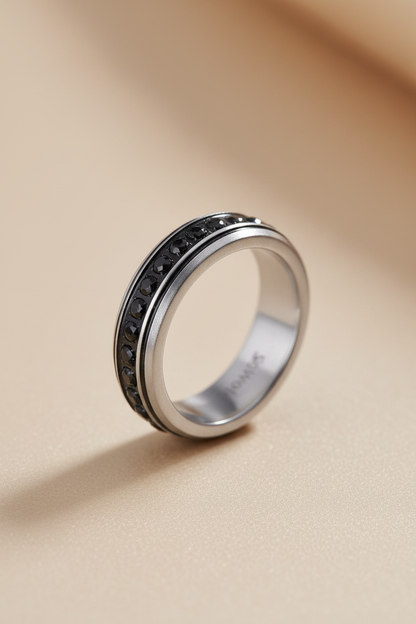 Fotografia editoriale anello fascia cristalli luxury