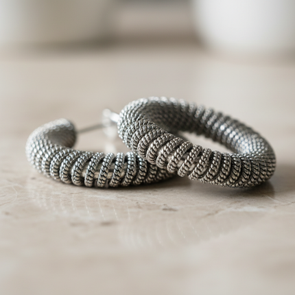 Dettaglio Artigianalità Spirale Mesh Orecchini Acciaio Donna