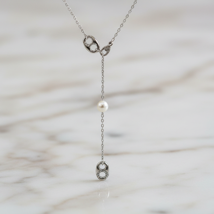 Dettaglio pendente Y - design elegante