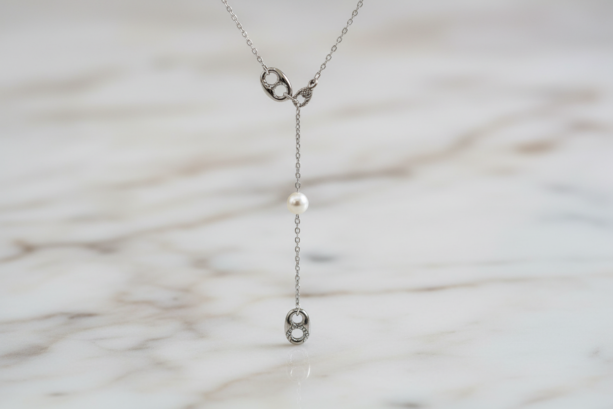 Dettaglio pendente Y - design elegante