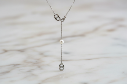 Dettaglio pendente Y - design elegante