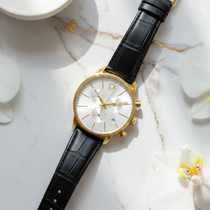 Composizione elegante orologio Calvin Klein cronografo oro