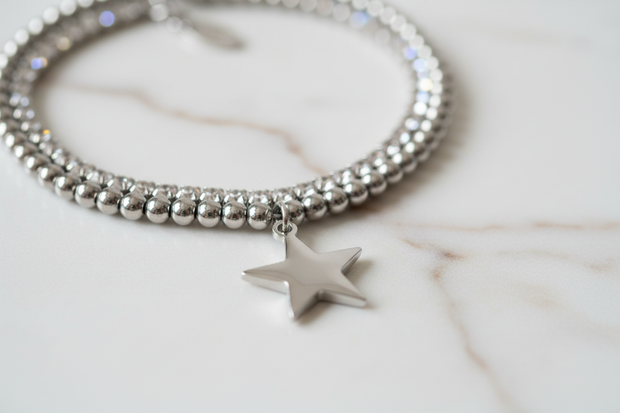 Ciondolo stella bracciale 2JEWELS - dettaglio chiusura toggle e tag brand