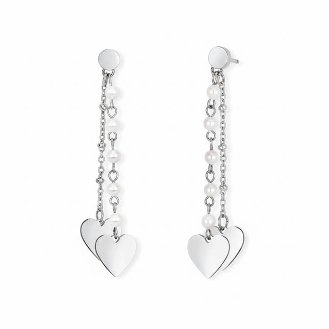 Dettaglio macro perle e acciaio orecchini