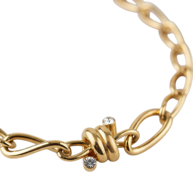 Dettaglio costruzione collana Guess acciaio