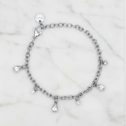Flat lay bracciale 2JEWELS 232348 catena rolo silver cristalli goccia vista dall'alto su marmo