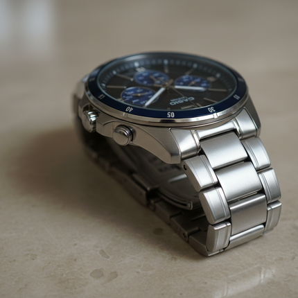 Profilo laterale con pulsanti cronografo Casio