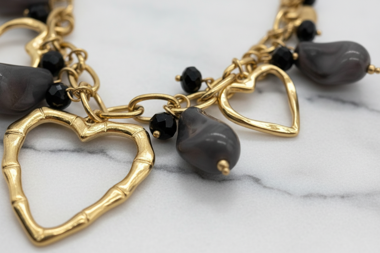 Dettaglio macro charms resina