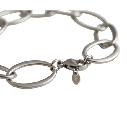 Dettaglio bracciale 2JEWELS acciaio - maglie ovali e chiusura moschettone
