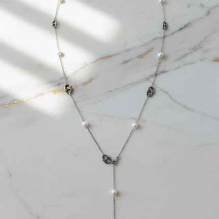 Composizione elegante collana perle marcassite