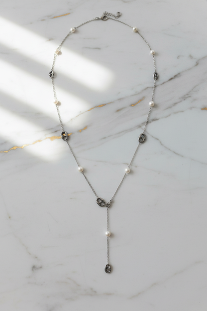 Composizione elegante collana perle marcassite