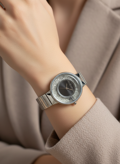 Orologio Roccobarocco donna indossato al polso con cassa trasparente e cristalli