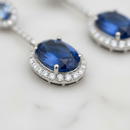 Dettaglio pavé diamanti: halo micro-pavé in argento rodiato