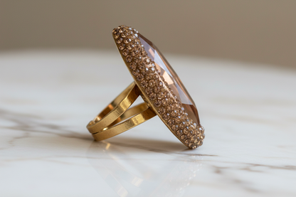 Dettaglio profilo laterale: altezza montatura e dimensione statement