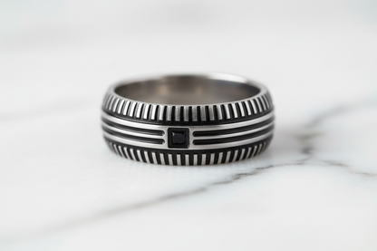 Costruzione acciaio incisioni geometriche smalto nero qualità