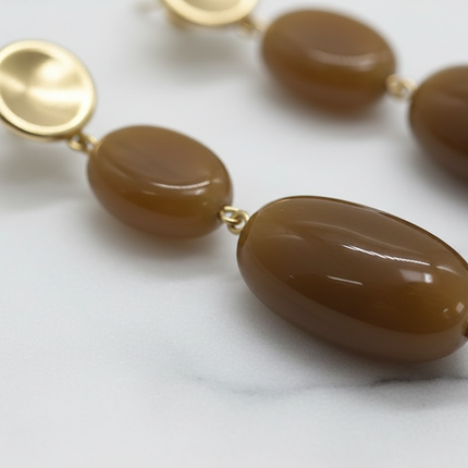 Dettaglio orecchini oro caramello