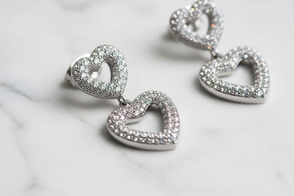 Dettaglio orecchini cuore