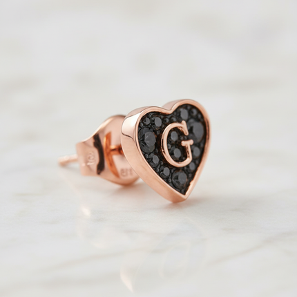 Profilo laterale orecchini cuore logo G GUESS oro rosa