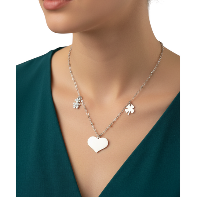 Collana cuore acciaio donna indossata romantica