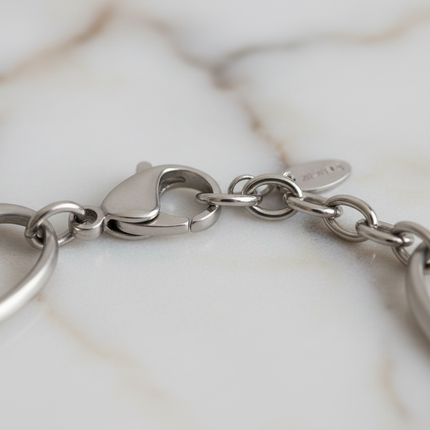 Chiusura moschettone bracciale 2JEWELS - dettaglio artigianalità e tag brand