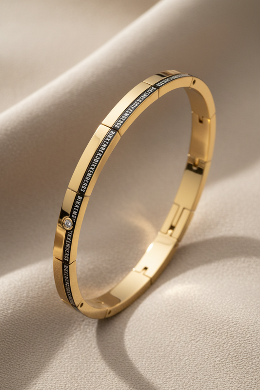 Fotografia editoriale bracciale rigido oro diamante luxury