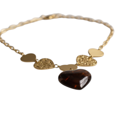 Dettaglio cuori oro martellati e pendente resina tartaruga collana Shelly
