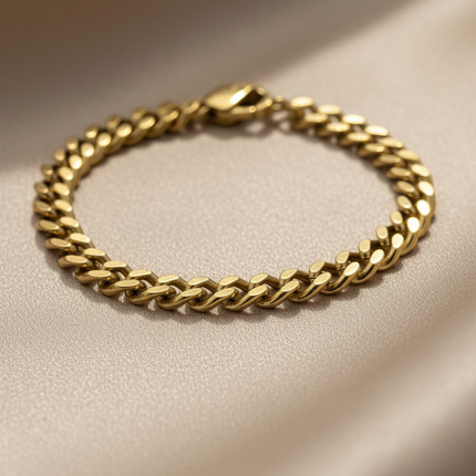 Fotografia editoriale bracciale catena oro luxury