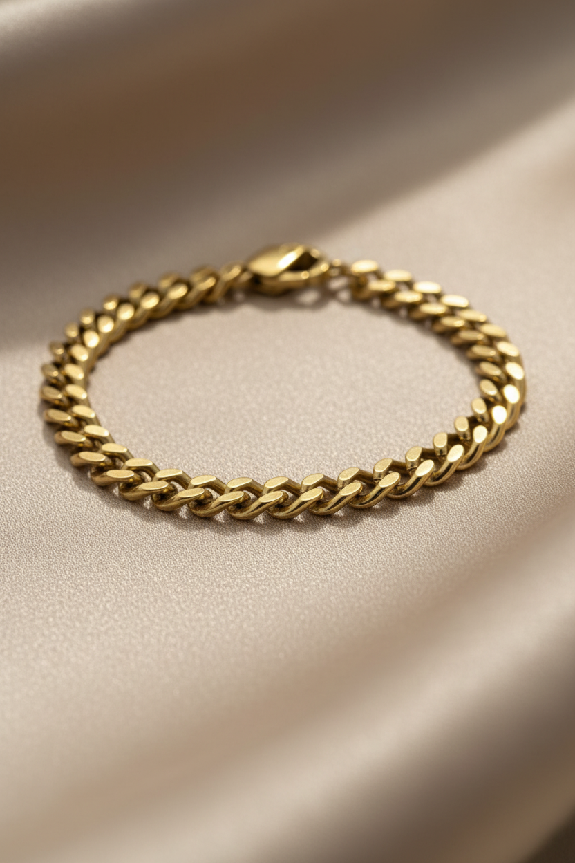 Fotografia editoriale bracciale catena oro luxury