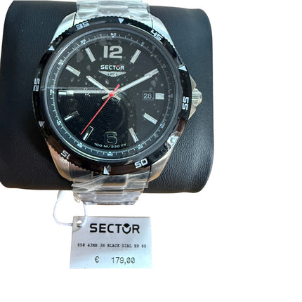 Orologio Sector 650 da uomo con cassa in acciaio da 43mm, quadrante nero, datario e bracciale in acciaio. Lunetta nera e lancetta dei secondi rossa.