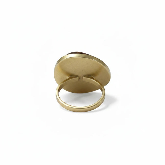 Anello Tempo A Tempo Shelly in acciaio dorato con pietra occhio di tigre, vista posteriore della fascia regolabile