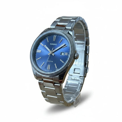 Tempo A Tempo Casio MTP1302PD-2AVEF men's analog watch with a blue dial, stainless steel case, and silver bracelet.