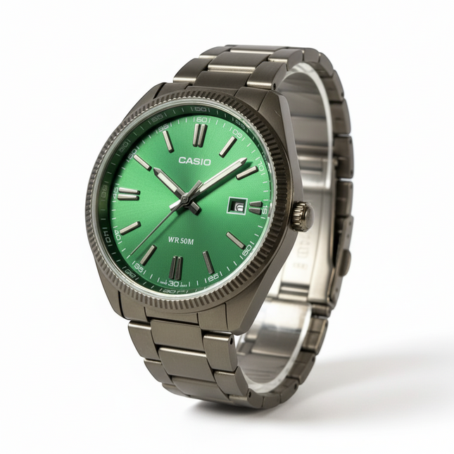 Tempo A Tempo men's stainless steel watch with a green dial, date window, and silver-tone bracelet. Features luminous hands and indices.