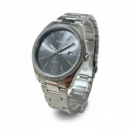 Tempo A Tempo Casio MTP1302PD-1A1VEF men's analog watch with a grey dial, stainless steel case, and date display.