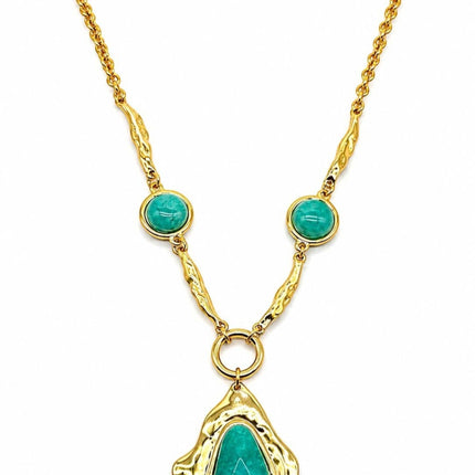Collana Tempo A Tempo Shelly in acciaio dorato con catena martellata e ciondolo geometrico in resina verde Tiffany