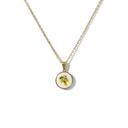 Collana Tempo A Tempo in acciaio dorato con ciondolo rotondo smaltato decorato con limoni e fiori