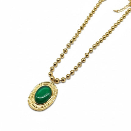 Tempo A Tempo collana da donna in acciaio dorato con catena a sfere e ciondolo ovale con resina verde.