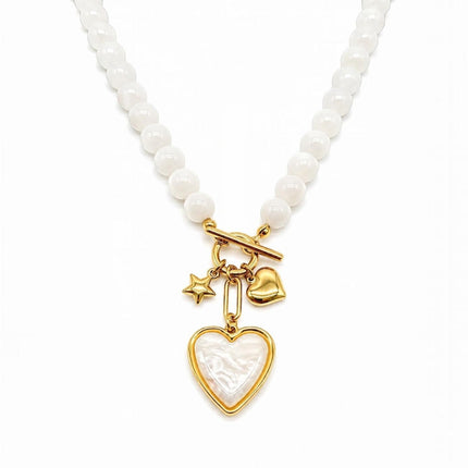 Collana Tempo A Tempo in perline resina bianco perla con ciondoli dorati cuore e stella e chiusura T-bar in acciaio
