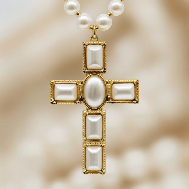 Tempo A Tempo collana donna con perle bianche sintetiche, ciondolo croce dorata con madreperla, lunghezza 55 cm.