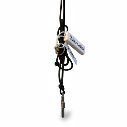 Collana uomo Tempo A Tempo 2Jewels con cordura nera e ciondolo a croce in acciaio dal design urban casual