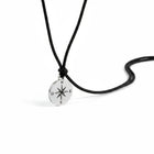 Collana uomo Tempo A Tempo 2Jewels con ciondolo a rosa dei venti in acciaio e cordino nero
